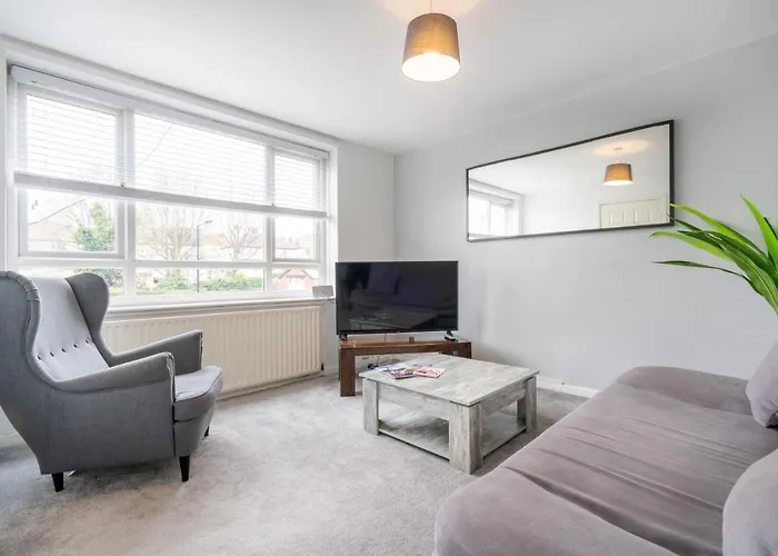 Stylish & Comfortable 3Br Spacious Home With Parking